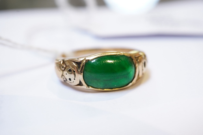 A fine jadeite ring, early 20th century